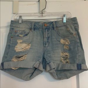 🛍 3/$25  Garage Ripped Light Wash Jean Shorts ☆